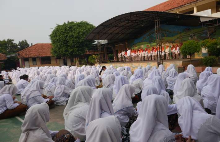 Pembinaan Siswa siswi dengan mengenakan pakaian Kudusan pada tanggal 23/08/2024